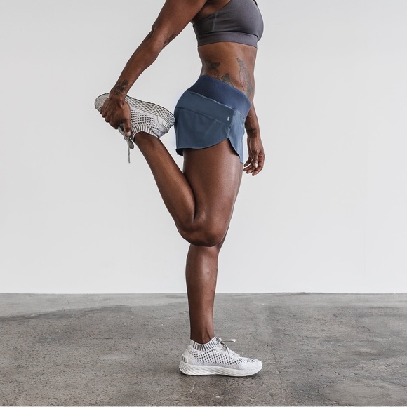 NOBULL Steel Blue 2 in 1 Pace Shorts L - Picture 1 of 10